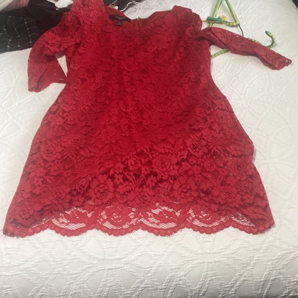 Red lace dress - Picture 5 of 6